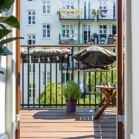Stunning Apartment In Trendy Vesterbro With Balcony アパート *